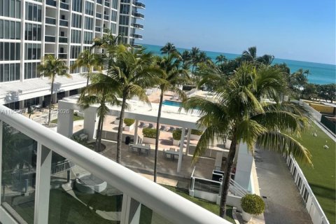 Condominio en Bal Harbour, Florida, 2 dormitorios  № 2020900