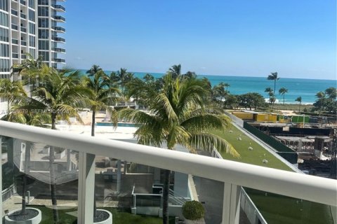 Condominio en venta en Bal Harbour, Florida, 2 dormitorios, 98.1 m2 № 2020900 - foto 15