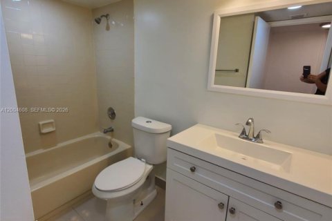 Condominio en alquiler en Doral, Florida, 2 dormitorios, 92.16 m2 № 2068632 - foto 10