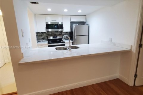 Condominio en alquiler en Doral, Florida, 2 dormitorios, 92.16 m2 № 2068632 - foto 6