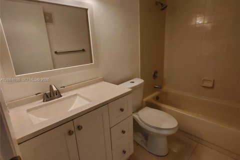 Condominio en alquiler en Doral, Florida, 2 dormitorios, 92.16 m2 № 2068632 - foto 13