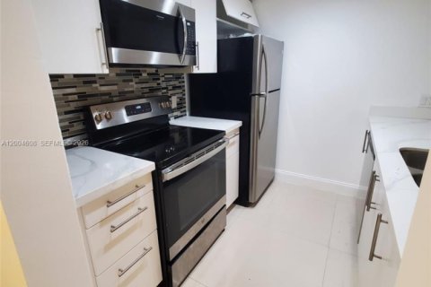 Condominio en Doral, Florida, 2 dormitorios  № 2068632