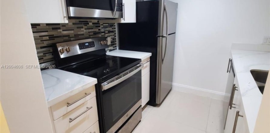 Condominio en Doral, Florida, 2 dormitorios  № 2068632