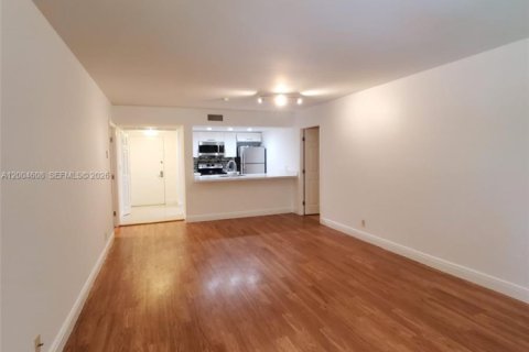 Condominio en alquiler en Doral, Florida, 2 dormitorios, 92.16 m2 № 2068632 - foto 8