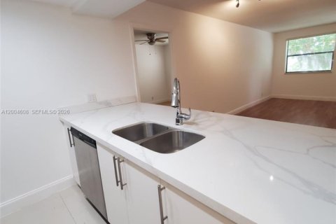 Condominio en alquiler en Doral, Florida, 2 dormitorios, 92.16 m2 № 2068632 - foto 4