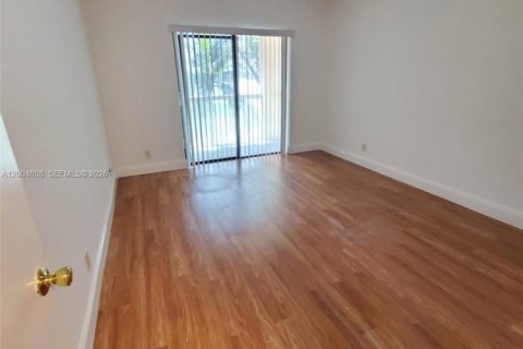 Condominio en alquiler en Doral, Florida, 2 dormitorios, 92.16 m2 № 2068632 - foto 7