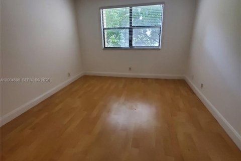 Condominio en alquiler en Doral, Florida, 2 dormitorios, 92.16 m2 № 2068632 - foto 11