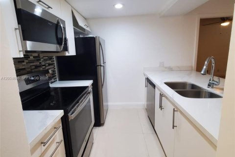 Condominio en alquiler en Doral, Florida, 2 dormitorios, 92.16 m2 № 2068632 - foto 2