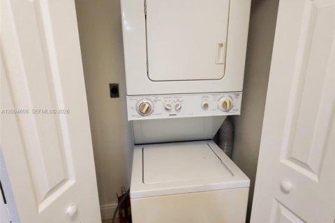 Condominio en alquiler en Doral, Florida, 2 dormitorios, 92.16 m2 № 2068632 - foto 14