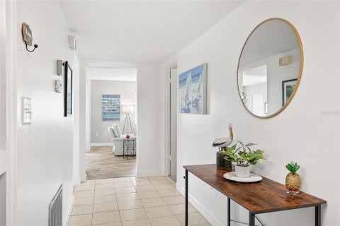 House in Sarasota, Florida 2 bedrooms, 111.48 sq.m. № 1915026 - photo 7