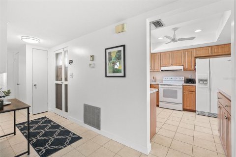 House in Sarasota, Florida 2 bedrooms, 111.48 sq.m. № 1915026 - photo 10