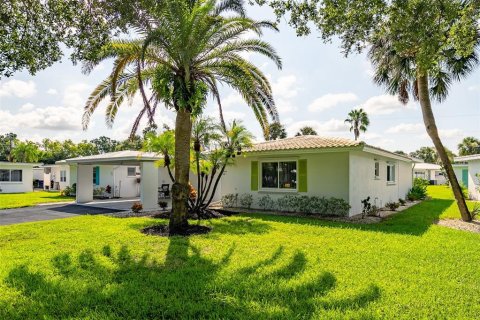 House in Sarasota, Florida 2 bedrooms, 111.48 sq.m. № 1915026 - photo 1
