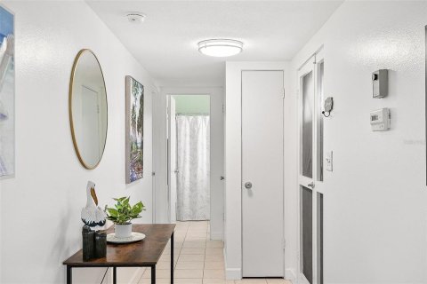 House in Sarasota, Florida 2 bedrooms, 111.48 sq.m. № 1915026 - photo 8