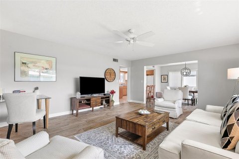House in Sarasota, Florida 2 bedrooms, 111.48 sq.m. № 1915026 - photo 20