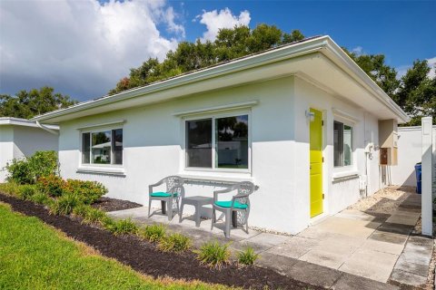 House in Sarasota, Florida 2 bedrooms, 111.48 sq.m. № 1915026 - photo 4