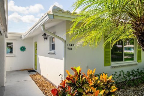 House in Sarasota, Florida 2 bedrooms, 111.48 sq.m. № 1915026 - photo 3