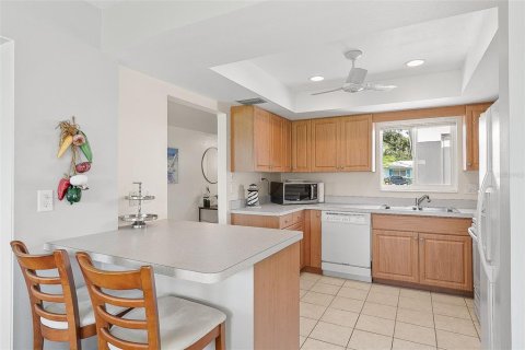 House in Sarasota, Florida 2 bedrooms, 111.48 sq.m. № 1915026 - photo 11