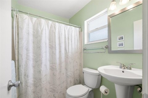 House in Sarasota, Florida 2 bedrooms, 111.48 sq.m. № 1915026 - photo 28