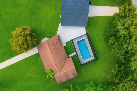 Casa en venta en Lutz, Florida, 8 dormitorios, 401.99 m2 № 1602375 - foto 2