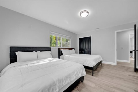 Casa en venta en Lutz, Florida, 8 dormitorios, 401.99 m2 № 1602375 - foto 19