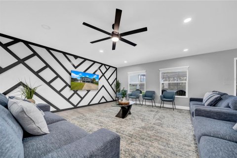 Casa en venta en Lutz, Florida, 8 dormitorios, 401.99 m2 № 1602375 - foto 7