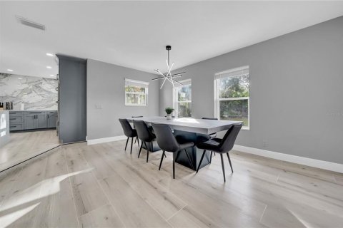 Casa en venta en Lutz, Florida, 8 dormitorios, 401.99 m2 № 1602375 - foto 13