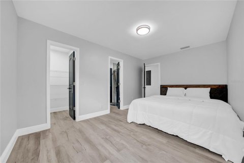 Casa en venta en Lutz, Florida, 8 dormitorios, 401.99 m2 № 1602375 - foto 18
