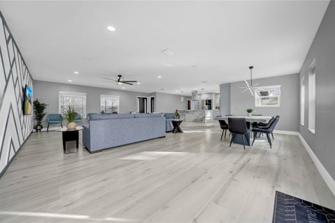 Casa en venta en Lutz, Florida, 8 dormitorios, 401.99 m2 № 1602375 - foto 14
