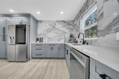 Casa en venta en Lutz, Florida, 8 dormitorios, 401.99 m2 № 1602375 - foto 10