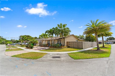 Купить виллу или дом в Санрайз, Флорида 3 спальни, 141.58м2, № 2043637 - фото 15