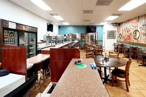 Commercial property in Miami Gardens, Florida № 2076824 - photo 8