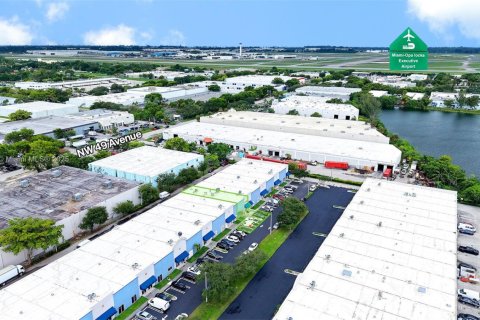 Commercial property in Miami Gardens, Florida № 2076824 - photo 4