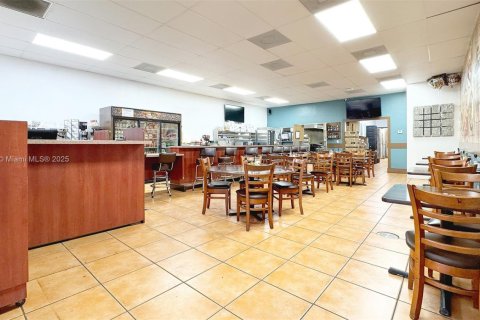 Commercial property in Miami Gardens, Florida № 2076824 - photo 7