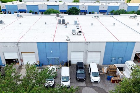 Commercial property in Miami Gardens, Florida № 2076824 - photo 6