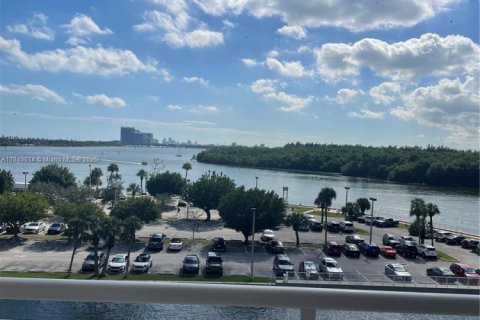 Condominio en alquiler en Sunny Isles Beach, Florida, 1 dormitorio, 65.5 m2 № 1830505 - foto 3