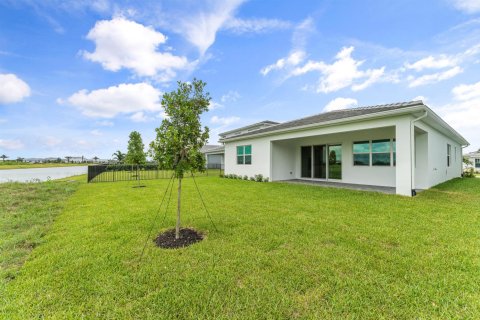 House in Port St. Lucie, Florida 3 bedrooms, 190.64 sq.m. № 2146845 - photo 13