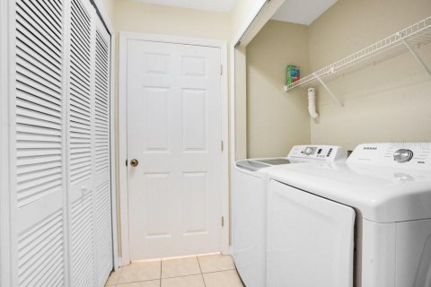 Townhouse in Kissimmee, Florida 4 bedrooms, 152.82 sq.m. № 1717890 - photo 23
