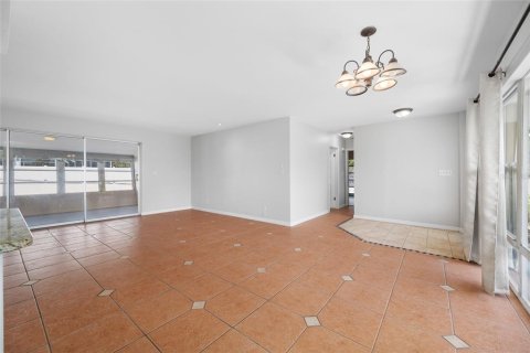 Villa ou maison à louer à Saint Petersburg, Floride: 2 chambres, 112.6 m2 № 2096042 - photo 21