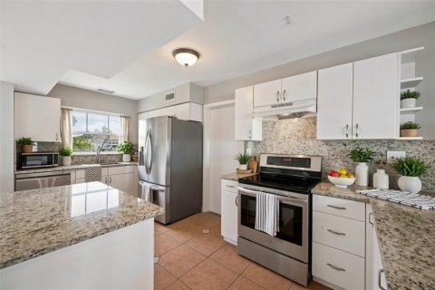 Villa ou maison à louer à Saint Petersburg, Floride: 2 chambres, 112.6 m2 № 2096042 - photo 9