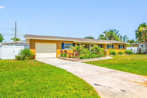 Villa ou maison à louer à Saint Petersburg, Floride: 2 chambres, 112.6 m2 № 2096042 - photo 2
