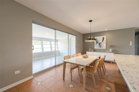 Villa ou maison à louer à Saint Petersburg, Floride: 2 chambres, 112.6 m2 № 2096042 - photo 10