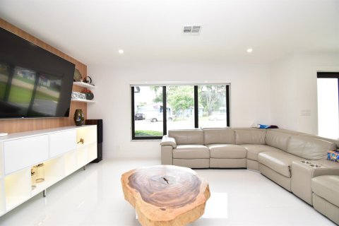 House in Cooper City, Florida 3 bedrooms, 182.83 sq.m. № 2190297 - photo 18