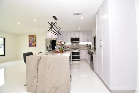 House in Cooper City, Florida 3 bedrooms, 182.83 sq.m. № 2190297 - photo 14
