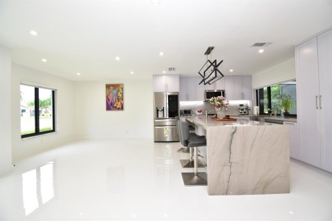 House in Cooper City, Florida 3 bedrooms, 182.83 sq.m. № 2190297 - photo 13
