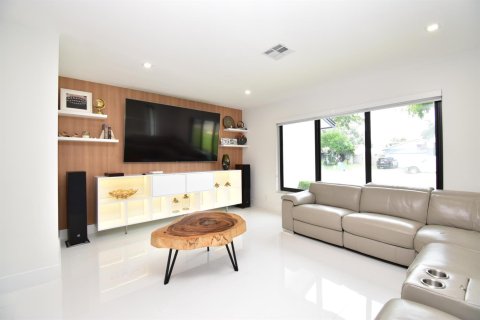 House in Cooper City, Florida 3 bedrooms, 182.83 sq.m. № 2190297 - photo 19