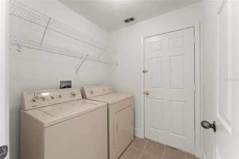Villa ou maison à louer à Orlando, Floride: 4 chambres, 177.72 m2 № 2387551 - photo 10