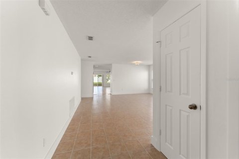 Villa ou maison à louer à Orlando, Floride: 4 chambres, 177.72 m2 № 2387551 - photo 3