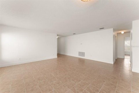 Villa ou maison à louer à Orlando, Floride: 4 chambres, 177.72 m2 № 2387551 - photo 8
