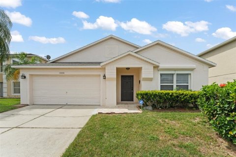 Villa ou maison à louer à Orlando, Floride: 4 chambres, 177.72 m2 № 2387551 - photo 2