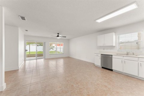 Villa ou maison à louer à Orlando, Floride: 4 chambres, 177.72 m2 № 2387551 - photo 16